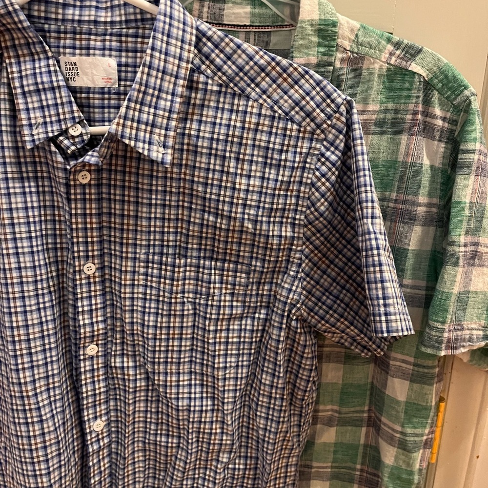 Lot of 2 men’s short sleeve cotton/linen plaid/checked shirts EUC